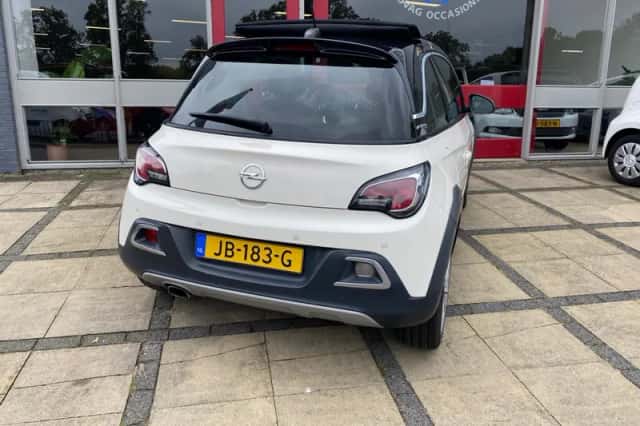 Opel Adam (2016) thumbnail 4