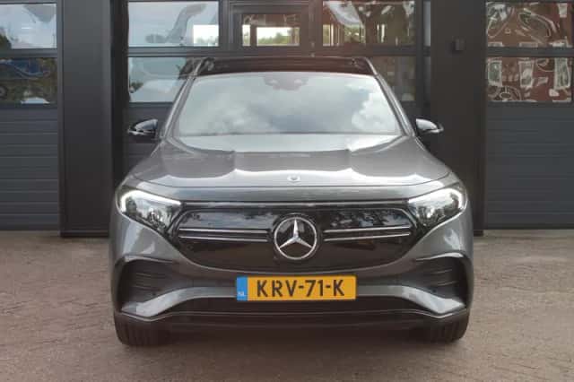 Mercedes-Benz EQB (2024) thumbnail 2