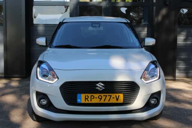 Suzuki Swift (2018) thumbnail 2