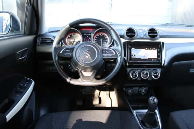 Suzuki Swift (2018) thumbnail 4