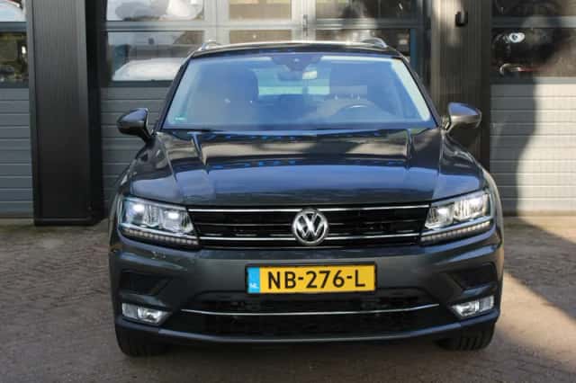 Volkswagen Tiguan (2017) thumbnail 2