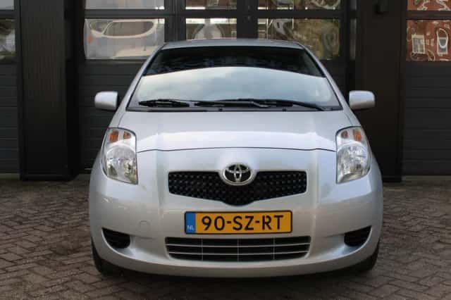 Toyota Yaris (2006) thumbnail 2