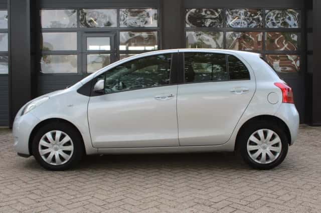 Toyota Yaris (2006) thumbnail 3