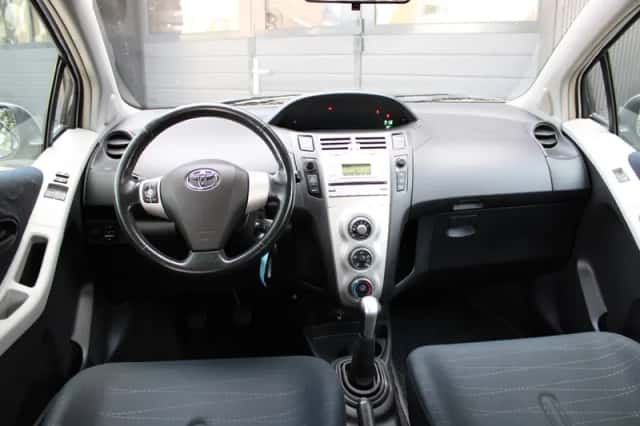 Toyota Yaris (2006) thumbnail 4