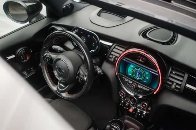 MINI Cooper (2021) thumbnail 6