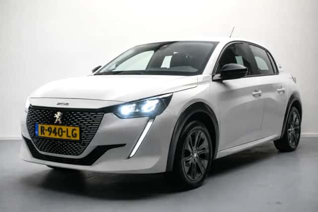 Peugeot e-208 (2022) thumbnail 1