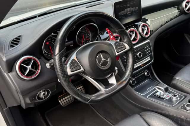Mercedes-Benz CLA-Klasse (2016) thumbnail 4