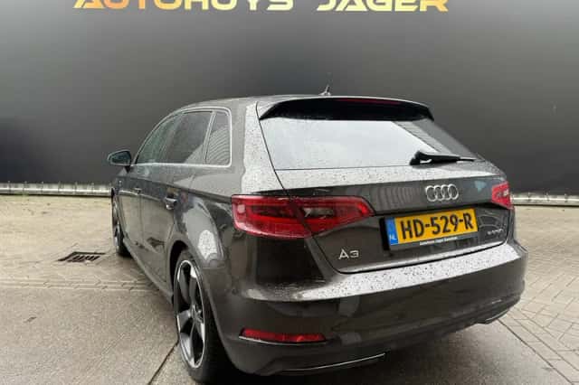 Audi A3 (2015) thumbnail 3