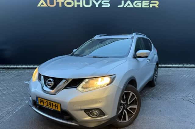 Nissan X-Trail (2017) thumbnail 1