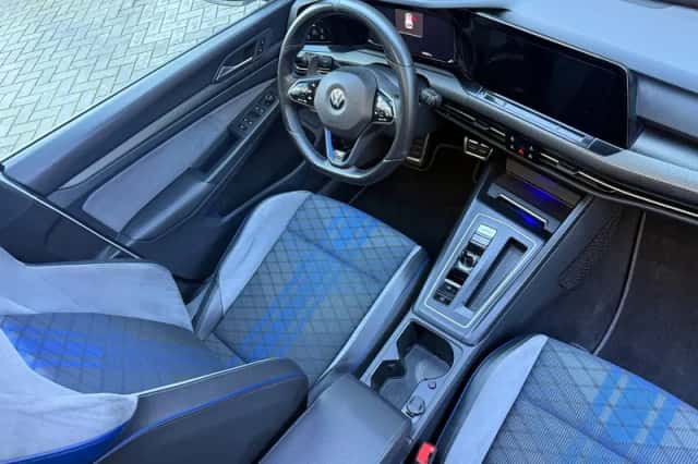 Volkswagen Golf (2021) thumbnail 4