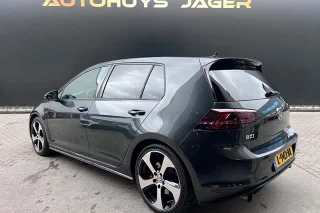 Volkswagen Golf (2016) thumbnail 5
