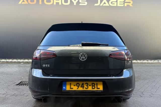 Volkswagen Golf (2016) thumbnail 6