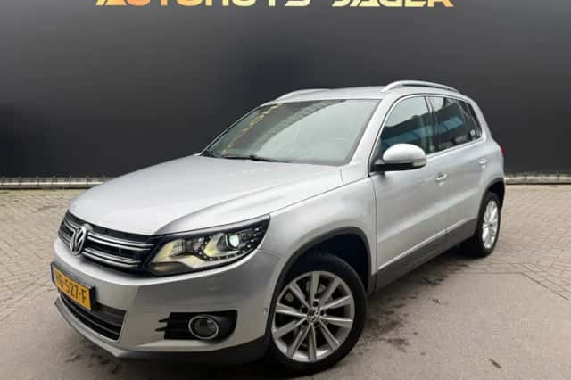Volkswagen Tiguan (2015) thumbnail 2