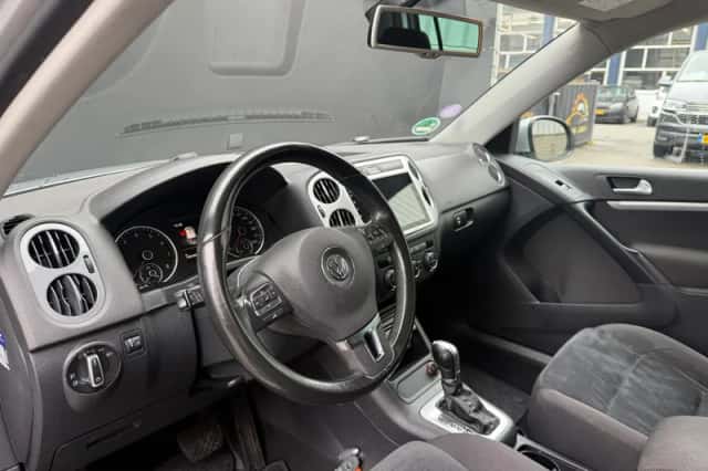 Volkswagen Tiguan (2015) thumbnail 4