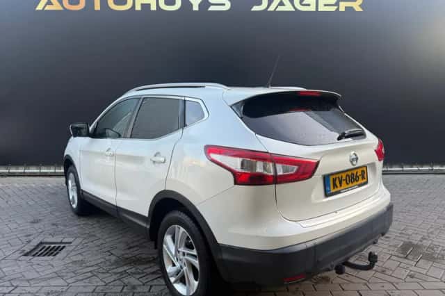 Nissan Qashqai (2016) thumbnail 3