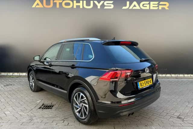 Volkswagen Tiguan (2017) thumbnail 3