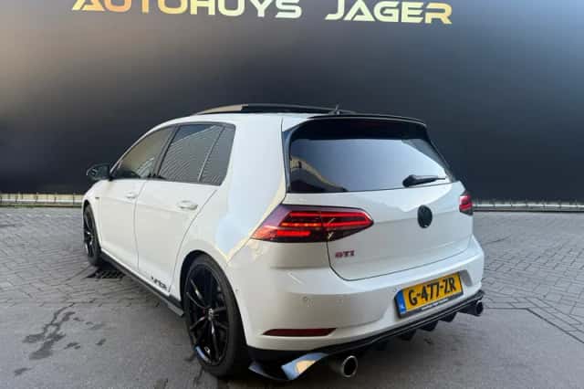 Volkswagen Golf (2019) thumbnail 3
