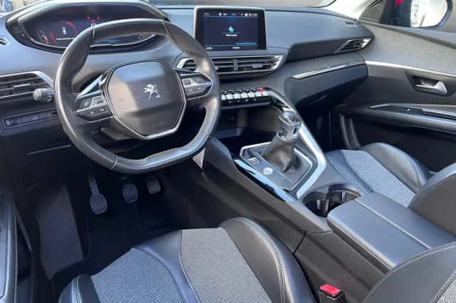 Peugeot 3008 (2017) thumbnail 4