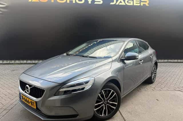Volvo V40 (2020) thumbnail 2