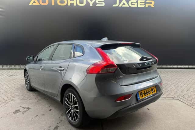 Volvo V40 (2020) thumbnail 3