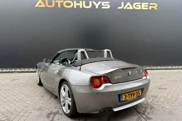 BMW Z4 (2003) thumbnail 3