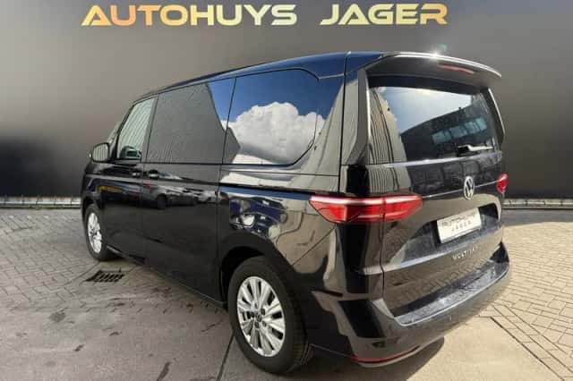 Volkswagen Multivan (2023) thumbnail 3