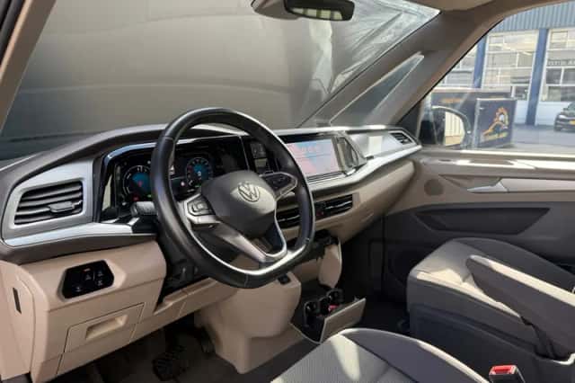 Volkswagen Multivan (2023) thumbnail 4