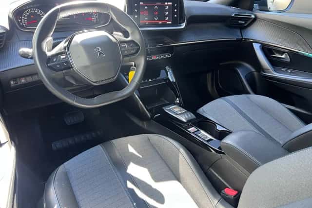 Peugeot 2008 (2023) thumbnail 4