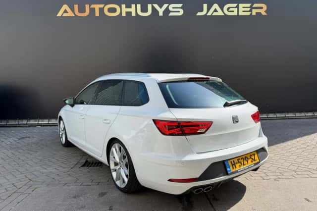 SEAT Leon (2019) thumbnail 3