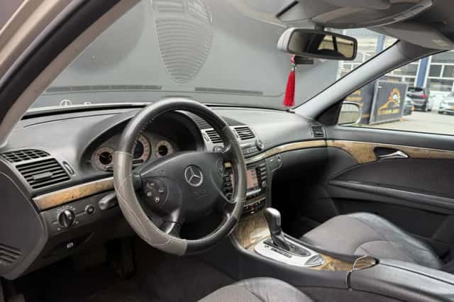 Mercedes-Benz E-Klasse (2004) thumbnail 4