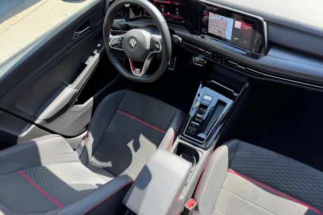 Volkswagen Golf (2022) thumbnail 4