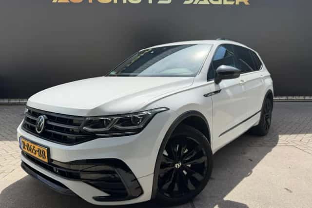 Volkswagen Tiguan (2021) thumbnail 2