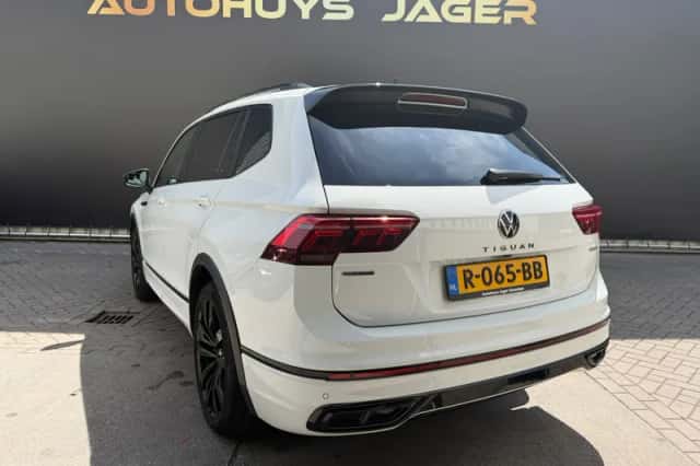 Volkswagen Tiguan (2021) thumbnail 3