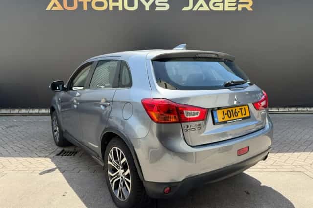 Mitsubishi ASX (2017) thumbnail 3