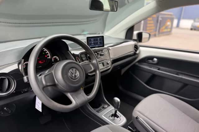 Volkswagen Up! (2014) thumbnail 4