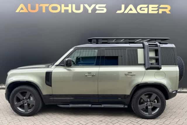 Land Rover Defender (2022) thumbnail 3