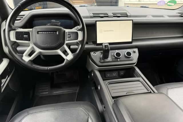 Land Rover Defender (2022) thumbnail 4