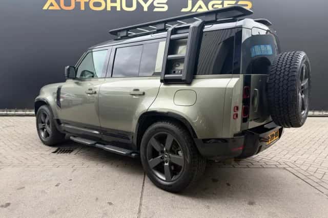 Land Rover Defender (2022) thumbnail 5