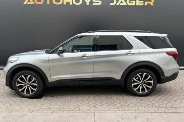 Ford Explorer (2021) thumbnail 3
