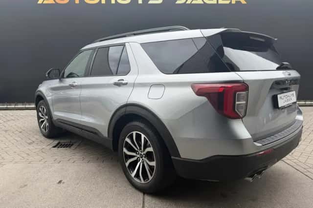 Ford Explorer (2021) thumbnail 5
