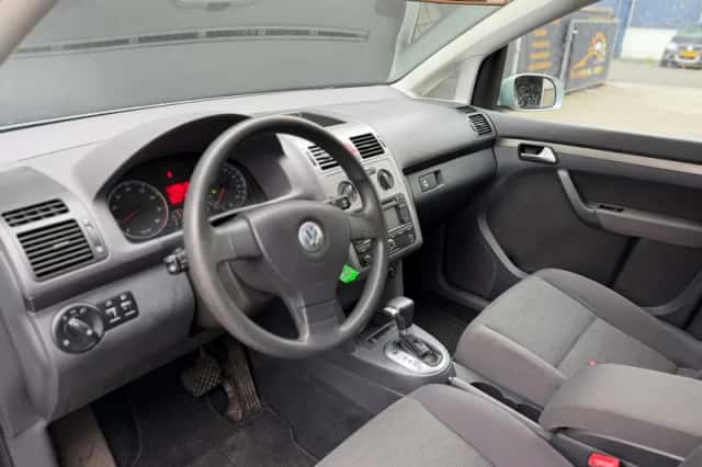 Volkswagen Touran (2007) thumbnail 4