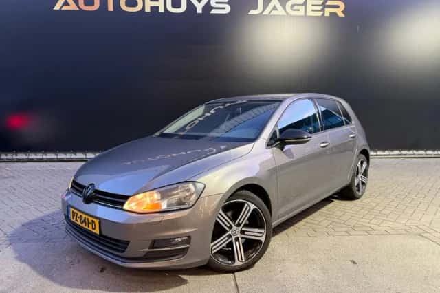 Volkswagen Golf (2013) thumbnail 2