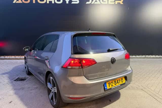 Volkswagen Golf (2013) thumbnail 3