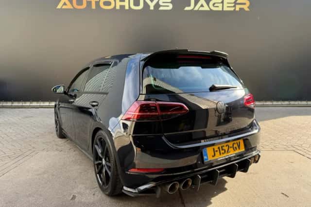 Volkswagen Golf (2019) thumbnail 2
