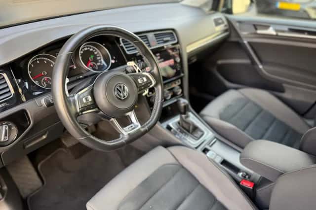 Volkswagen Golf (2019) thumbnail 3