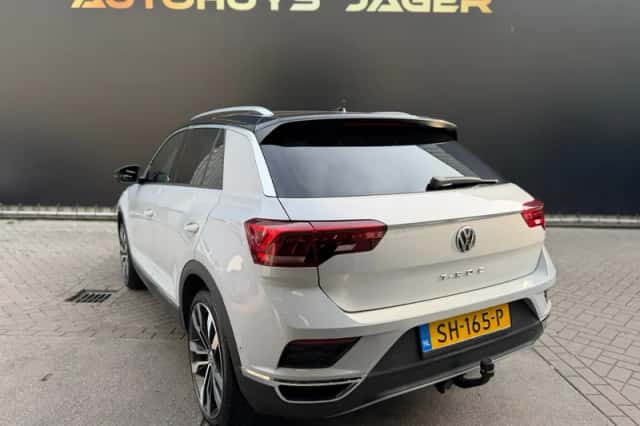 Volkswagen T-Roc (2018) thumbnail 2