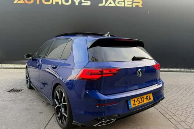 Volkswagen Golf (2023) thumbnail 2