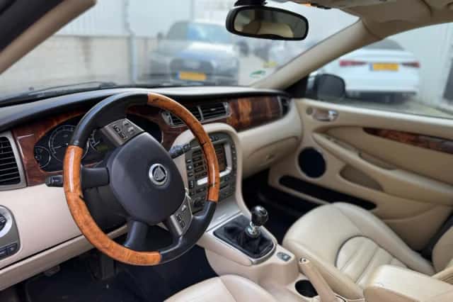 Jaguar X-Type (2008) thumbnail 3