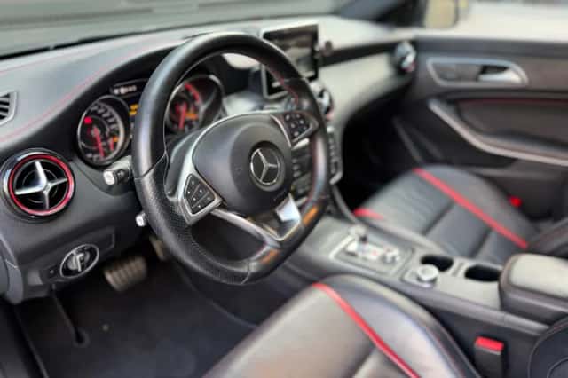 Mercedes-Benz CLA-Klasse (2015) thumbnail 3