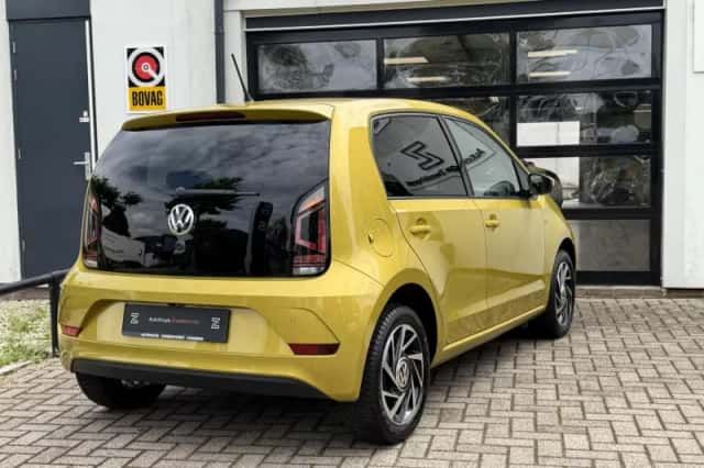 Volkswagen Up! (2018) thumbnail 2